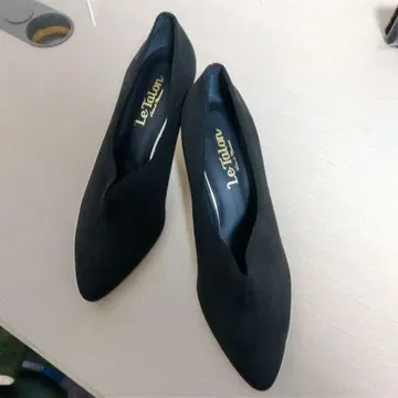 LE TALON 루탈론 블랙 스웨이드 느낌 V컷 스틸레토 펌프스