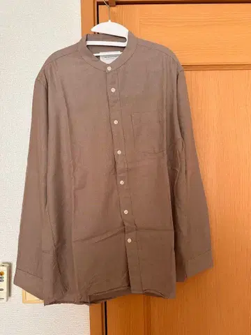 브라운 버튼업 긴팔 셔츠