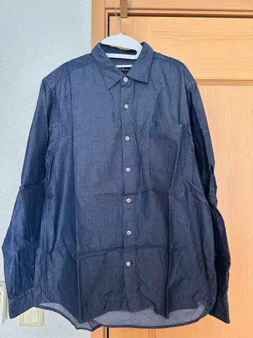 다크 블루 M 사이즈 버튼 달린 긴팔 셔츠