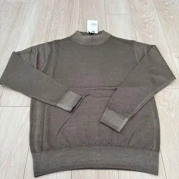 새상품 울 NEVE 모크넥 니트 M