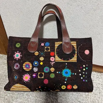컬러풀 자수의 브라운 토트백