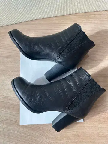 블랙 가죽 사이드 고어 부츠