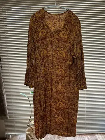 브라운 계열 패턴 롱 슬리브 원피스