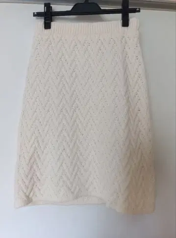 리랜드트루 니트 스커트