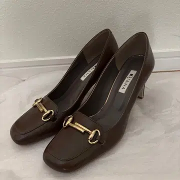 다이애나 비트 펌프스 24.5 브라운