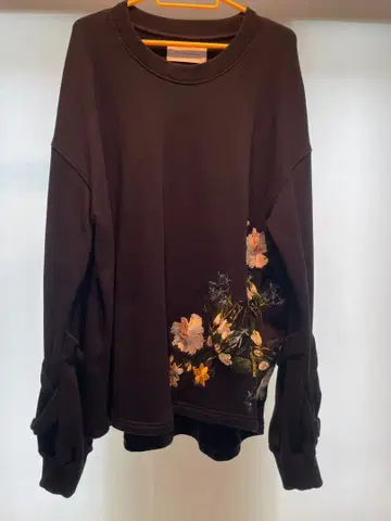 licht bestreben FLOWER EMBROIDERY SWEAT