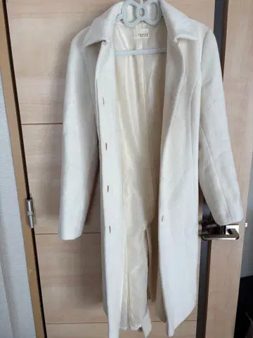 화이트 롱 코트 허리 리본 포함