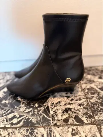 미사용 새상품 셀포드 숏부츠 블랙 37