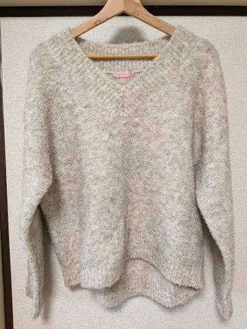 LUIS MARI 루이마리 V넥 니트 쿨카레앙