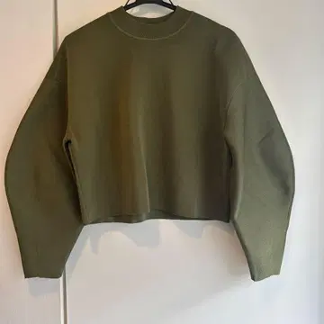 올리브 그린 크롭 니트