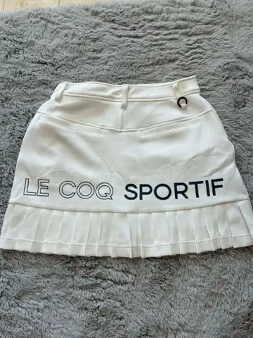 [ 새상품급 ] LE COQ SPORTIF 화이트 플리츠 스커트