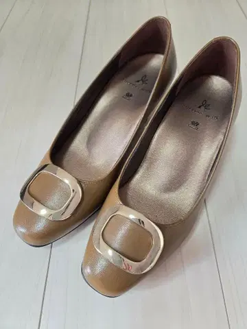 새상품급 Wacoal 와코루 서세스워크 펌프스 버클 23EE