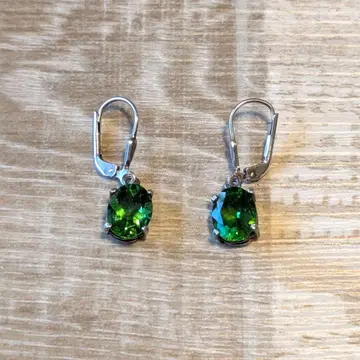 BADAVICI 그린 컬러 스톤의 실버 925 귀걸이