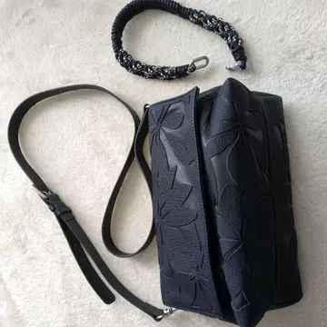 블랙 꽃무늬 숄더백