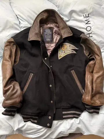 SCENE M 사이즈 바시티 자켓