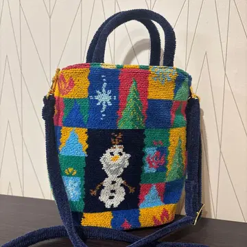 페이러 안나와 엘사 콜라보 올라프 디자인의 숄더백