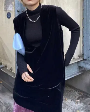 NUANCE CURVE VELOUR VEST