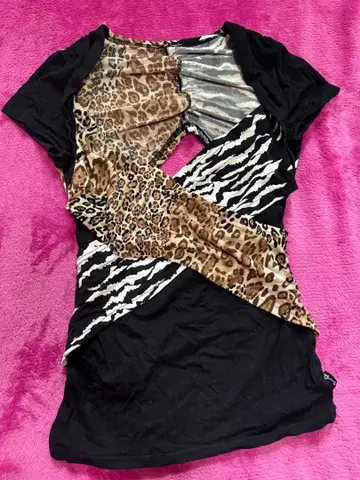 비대칭 레오파드 제브라 패턴 T셔츠