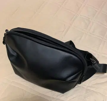 블랙 바디백 웨스트 파우치