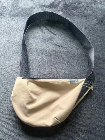 Topologie 크레센트백 초승달 숄더