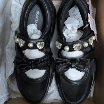 시마무라 호시나 사쿠라코 콜라보 리본 비쥬 스니커즈