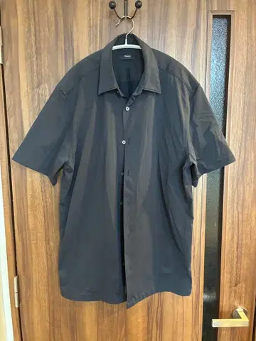 Theory 블랙 반팔 셔츠