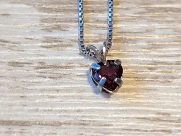 빨간색 하트 모양 스톤 목걸이