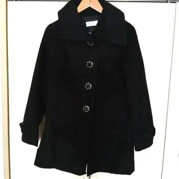 장식 달린 버튼의 블랙 A라인 코트 M