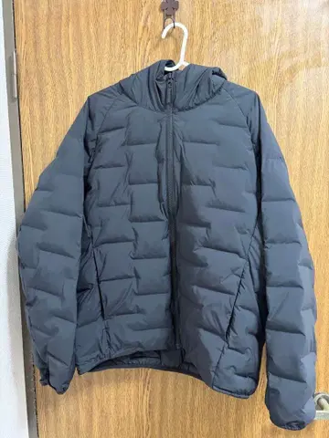 유니클로 퍼프 테크 후드티 블랙 사이즈 L 24시간 이내 발송