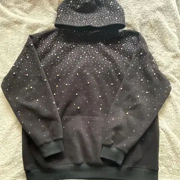 VYBES 비즈 장식 블랙 후드티