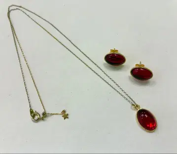 빨간색 체코 유리 귀걸이와 목걸이 세트