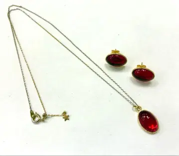 빨간색 체코 유리 귀걸이와 목걸이 세트