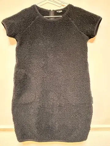 WILDTHINGS 보아 플리스 반팔 원피스 블랙 폴라텍