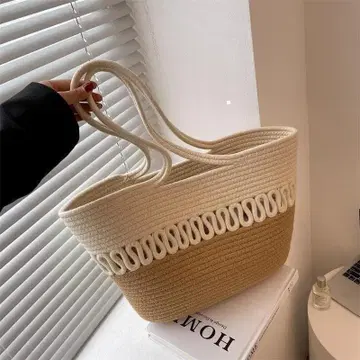 계절감 넘치는 카고바 숄더백 풀가방