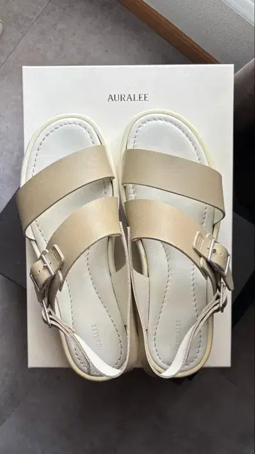 AURALEE 가죽 샌들