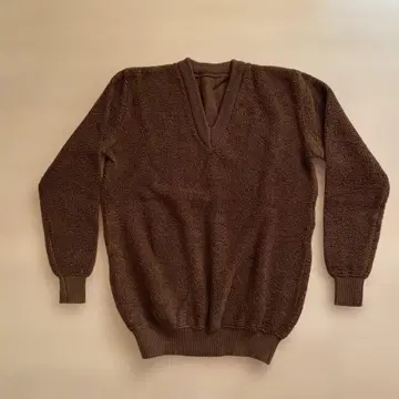브라운 V넥 니트 스웨터