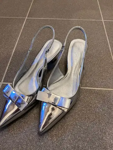 Kobe lettuce 리본 펌프스