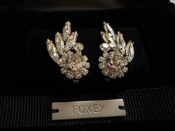 극미품 [ FOXEY ] 앤티크풍 크리스탈 장식 귀찌