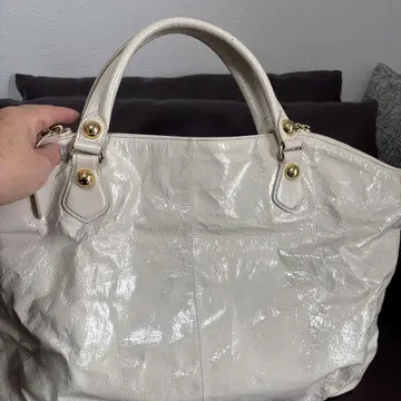 러셋 아이보리 색상 돈피 토트백