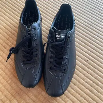 미사용 새상품 PATRICK 블랙 가죽 스니커즈 43