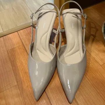 베이지 스틸레토 하이힐