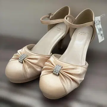 비쥬 장식 베이지 트위스트 펌프스 결혼식 피로연 파티 힐