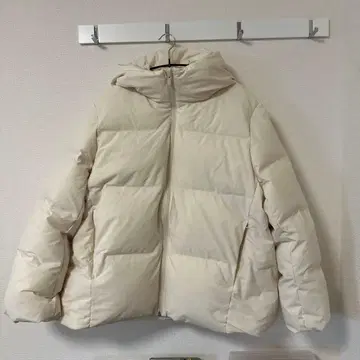 유니클로 심리스 다운 파카 XXL 화이트