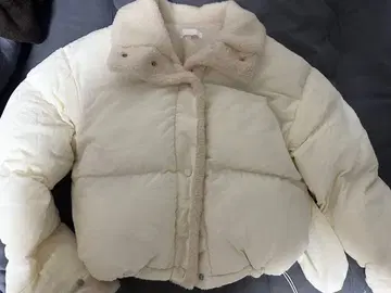 아이보리 플리스 카라 부착 다운 자켓