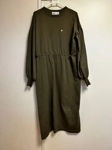 컨버스 올리브색 긴팔 원피스 허리 조임