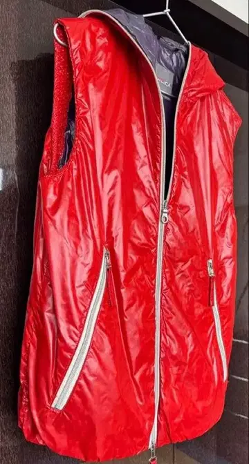 DUVETICA (듀베티카) 후드 부착 다운 베스트