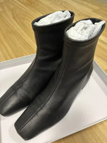 르 탈롱 그리세 블랙 가죽 부츠