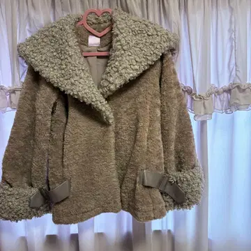 빅 칼라 보아 코트