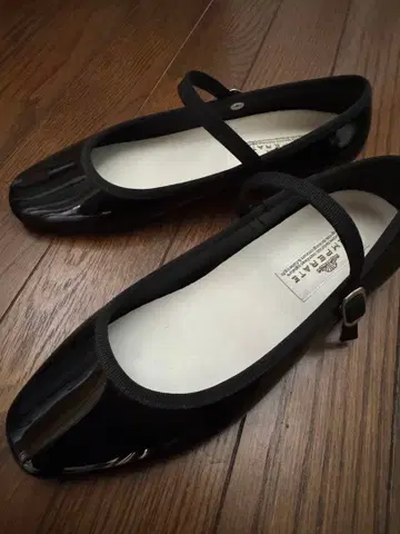 TEMPERATE 블랙 플랫슈즈 38