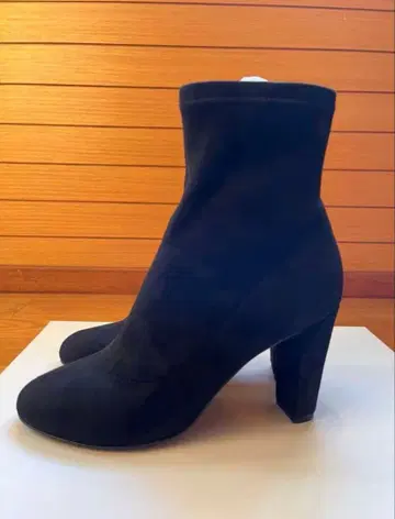 [ 미사용 새상품 ] DIANA 블랙 부츠